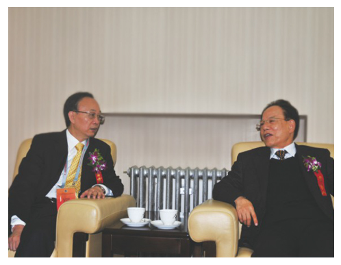 原煤炭工業(yè)部部長王森浩與石華輝董事長親切會談！
